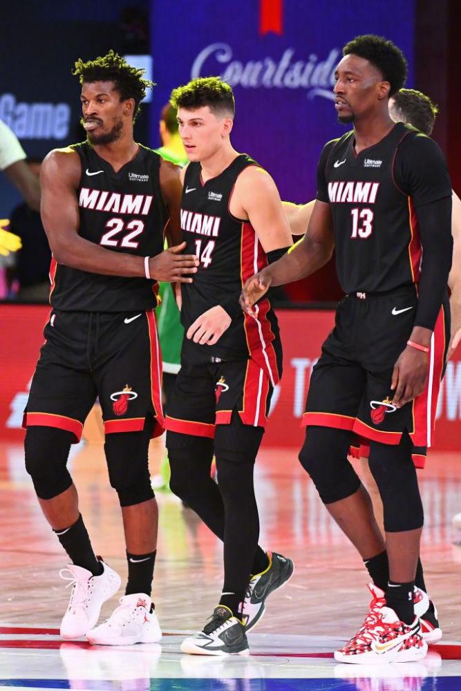 两队在过去 两队在过去